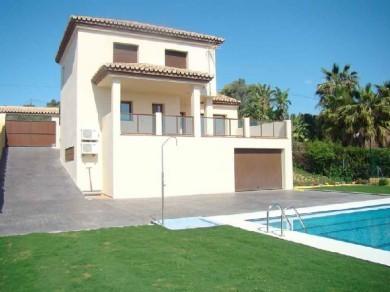 Chalet con 3 dormitorios se vende en Estepona, Costa del Sol