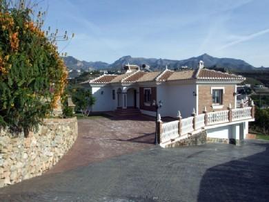 Chalet con 3 dormitorios se vende en Nerja, Costa del Sol, Axarquia