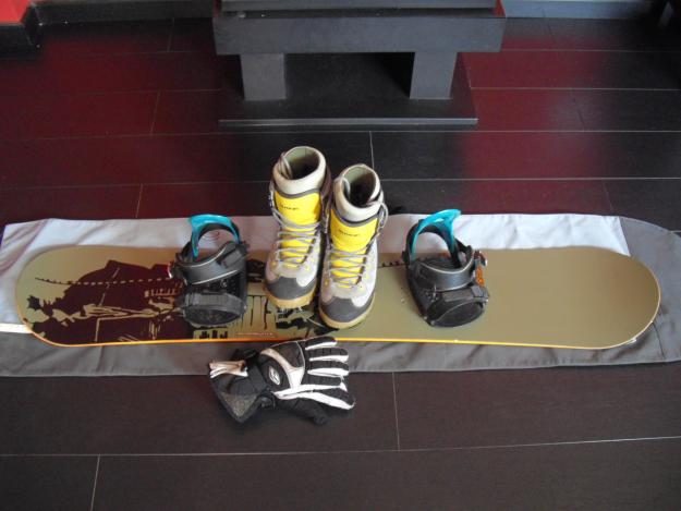 Vendo snowboard + fijaciones + botas + funda + guantes