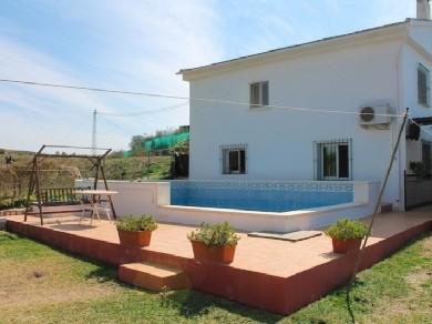 Chalet con 4 dormitorios se vende en Alhaurin el Grande