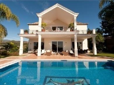 Chalet con 5 dormitorios se vende en Marbella, Costa del Sol