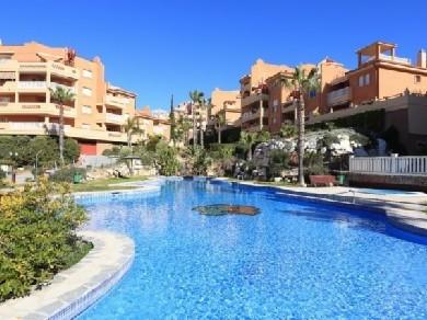 Apartamento con 2 dormitorios se vende en Marbella, Costa del Sol