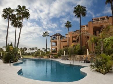 Apartamento con 2 dormitorios se vende en Marbella, Costa del Sol