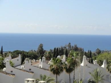 Apartamento con 3 dormitorios se vende en Marbella, Costa del Sol