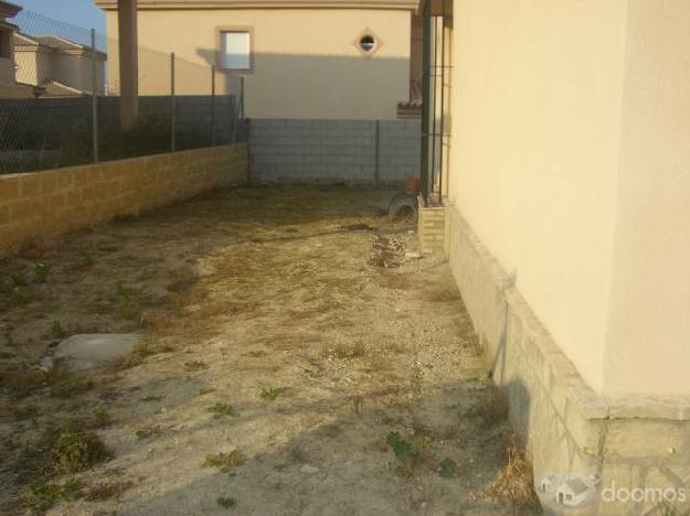 CASA INDEPENDIENTE VENDO EN OLIVARES