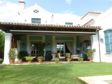 Chalet con 4 dormitorios se vende en Marbella, Costa del Sol