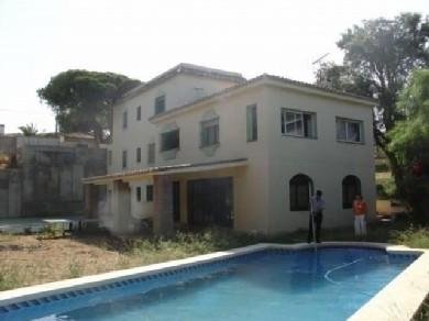 Chalet con 5 dormitorios se vende en Marbella, Costa del Sol