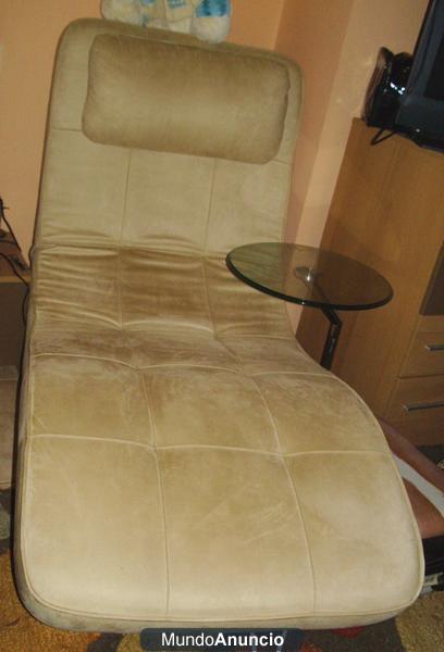 Se vende divan con mesa auxiliar