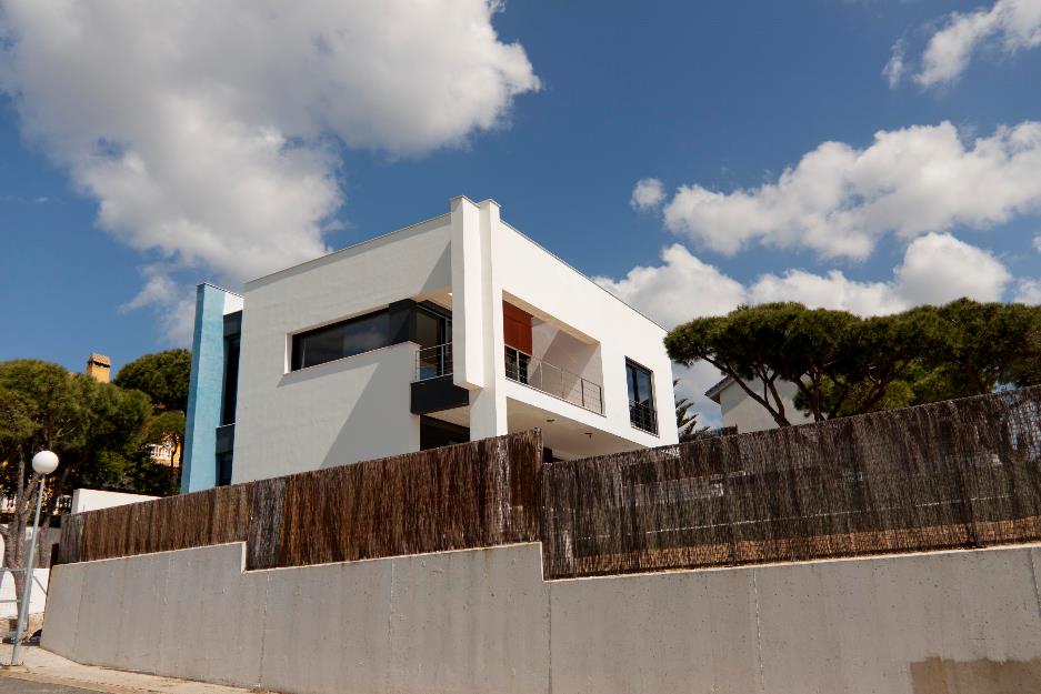 Alquiler de chalet independiente con piscina a 50 metros del mar en Mazagón.