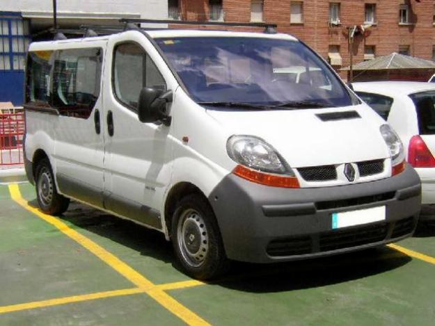 Comprar coche Renault Trafic 1.9DCi Combi9 80 '02 en Madrid