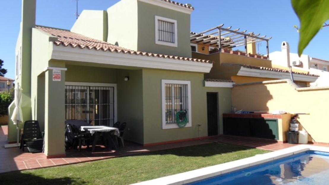 Pareado con Piscina de Agua Salada en la Vega del Golf