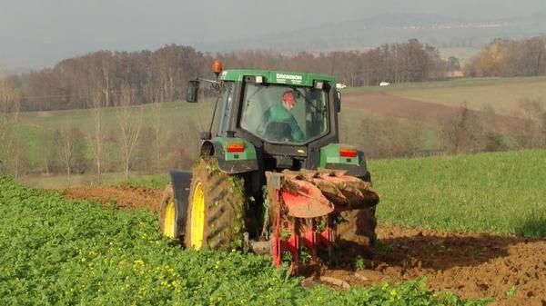 Tractor John Deere 6610 + arado años: 2004