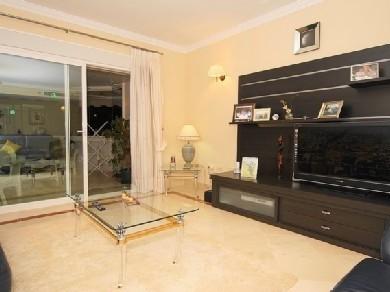 Apartamento con 2 dormitorios se vende en Marbella, Costa del Sol