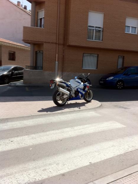 se vende suzuki gsx-r 1000 k2