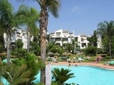 Apartamento con 2 dormitorios se vende en Estepona, Costa del Sol