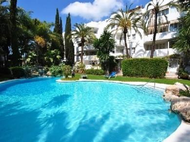 Apartamento con 2 dormitorios se vende en Marbella, Costa del Sol