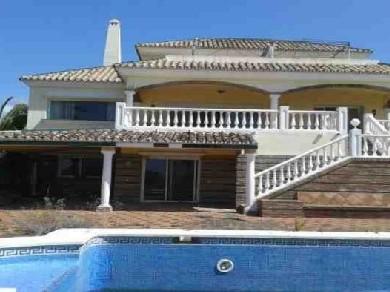 Chalet con 4 dormitorios se vende en Estepona, Costa del Sol