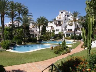 Apartamento con 2 dormitorios se vende en Marbella, Costa del Sol