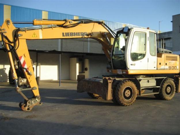 EXCAVADORA GIRATORIA DE RUEDES LIEBHERR 900