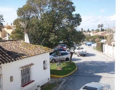 Chalet pareado con 3 dormitorios se vende en Estepona, Costa del Sol