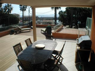 Apartamento : 6/6 personas - junto al mar - vistas a mar - hyeres  var  provenza-alpes-costa azul  francia