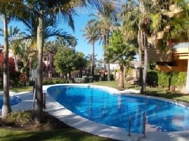 Apartamento con 3 dormitorios se vende en Estepona, Costa del Sol