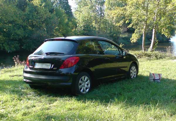 Peugeot 207 HDI 90 CV 3 puertas negro obsidien