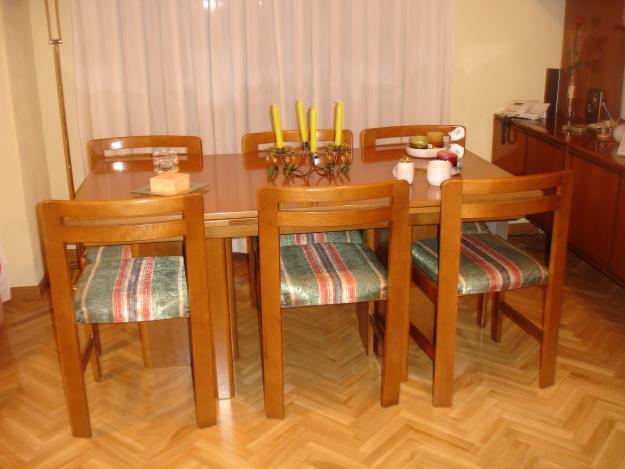 MESA DE SALON Y SILLAS EN MADERA DE CEREZO MACIZA  (En perfecto estado)