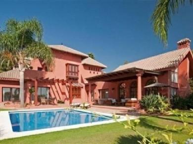 Chalet con 4 dormitorios se vende en Marbella, Costa del Sol