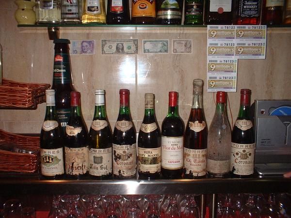 Vendo 14 botellas de vino antiguas de diferentes añadas