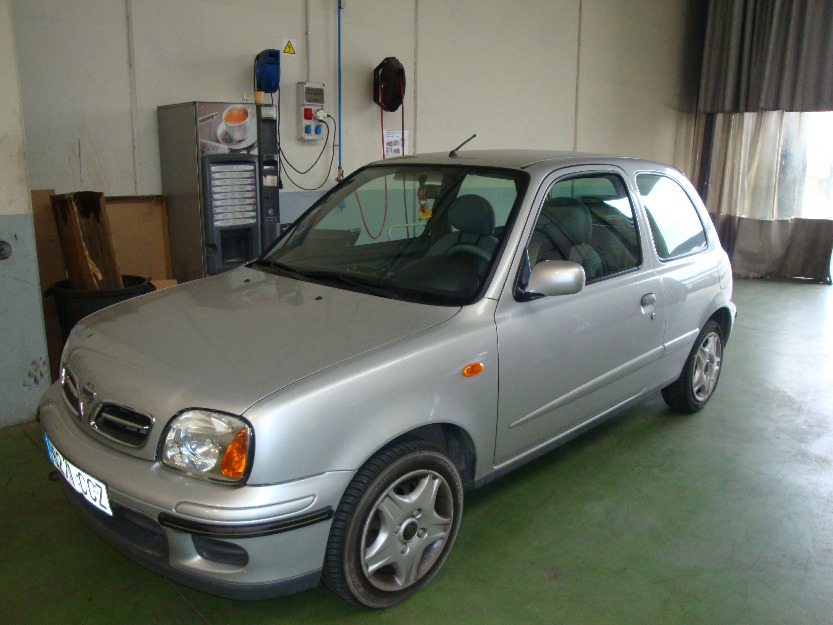 Nissan micra 3p 1.0 (1.000 cm3)  plata