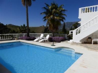 Chalet con 4 dormitorios se vende en Fuengirola, Costa del Sol