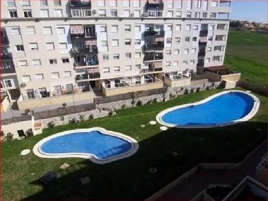 Apartamento con 2 dormitorios se vende en Marbella, Costa del Sol