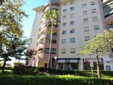 Apartamento con 3 dormitorios se vende en Marbella, Costa del Sol