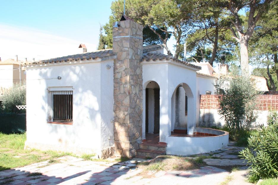 casa a renovar situada a 400 metros de la playa en L'Escala Costa Brava