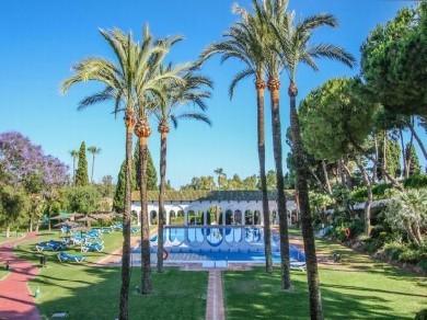 Apartamento con 3 dormitorios se vende en Marbella, Costa del Sol