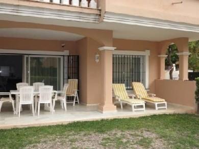 Apartamento con 2 dormitorios se vende en Estepona, Costa del Sol