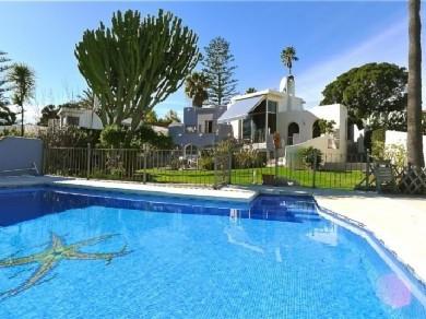 Chalet con 3 dormitorios se vende en Marbella, Costa del Sol