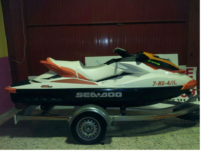 Moto agua sea-doo gti