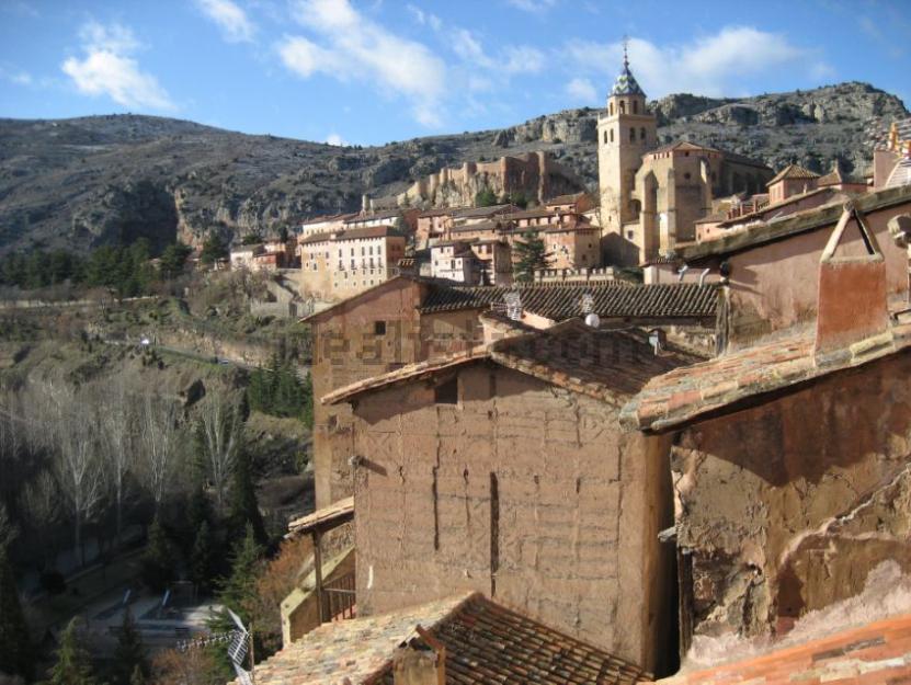 Vinoteca con casa incluida en el casco historico de Albarracin