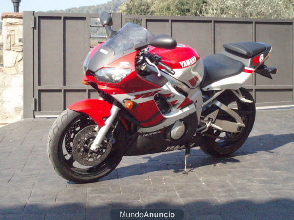 yamaha r6 roja blanca