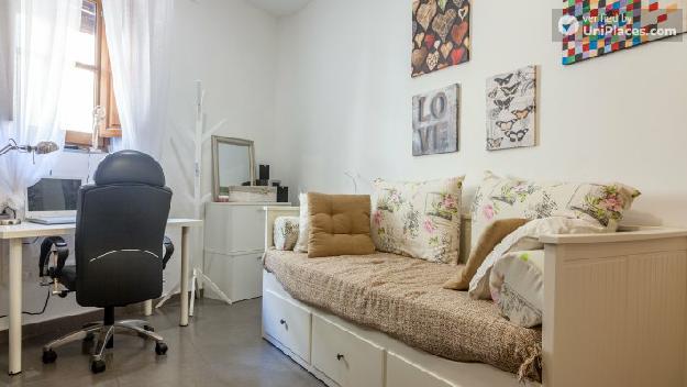 Rooms available - Comfortable 2-bedroom apartment for females, in El Carme