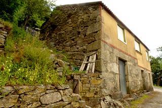 3b  , 1ba   in Os Peares,  Galicia   - 29000  EUR