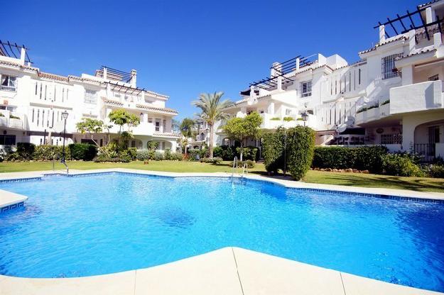 Apartamento a la venta en Nueva Andalucía Costa del Sol