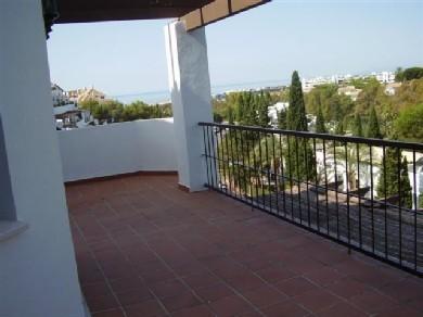 Apartamento con 3 dormitorios se vende en Marbella, Costa del Sol