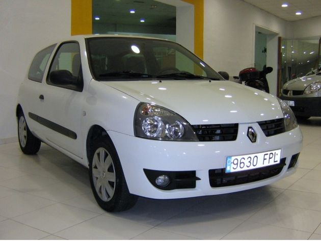 RENAULT Clio 1.2 16v Authentique