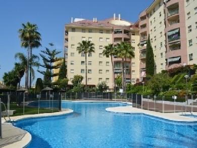 Apartamento con 3 dormitorios se vende en Marbella, Costa del Sol