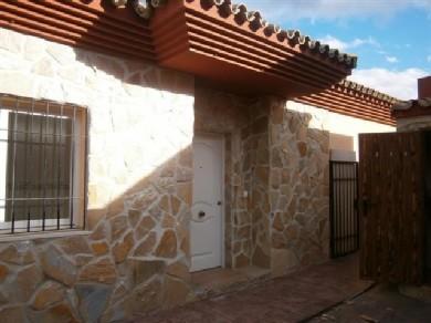 Chalet con 3 dormitorios se vende en Pizarra