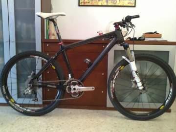 VENDO BICI MTB CARBONO