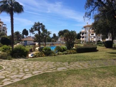 Apartamento con 2 dormitorios se vende en Marbella, Costa del Sol